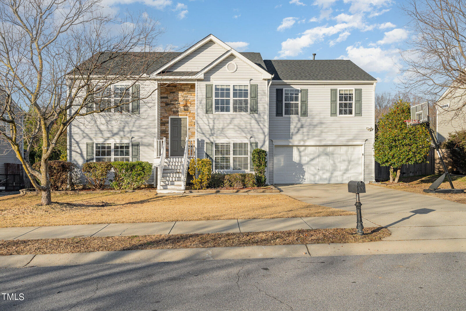 Property Photo:  423 Woodchase Green Drive  NC 27526 