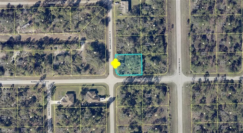 Property Photo: 227 Narcissus Ave S FL 33974