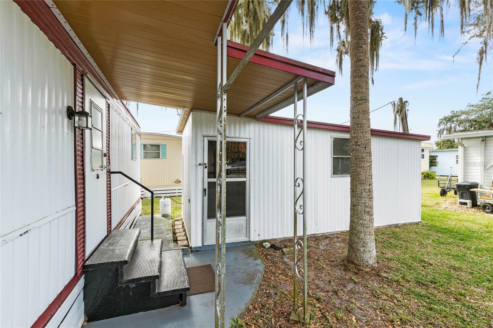 Property Photo:  306 Magnolia Drive  FL 34788 