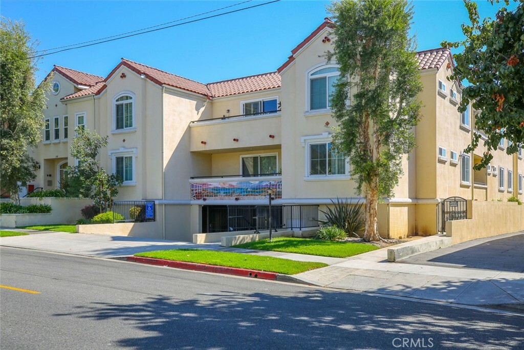 Property Photo:  300 E Providencia Avenue 107  CA 91502 