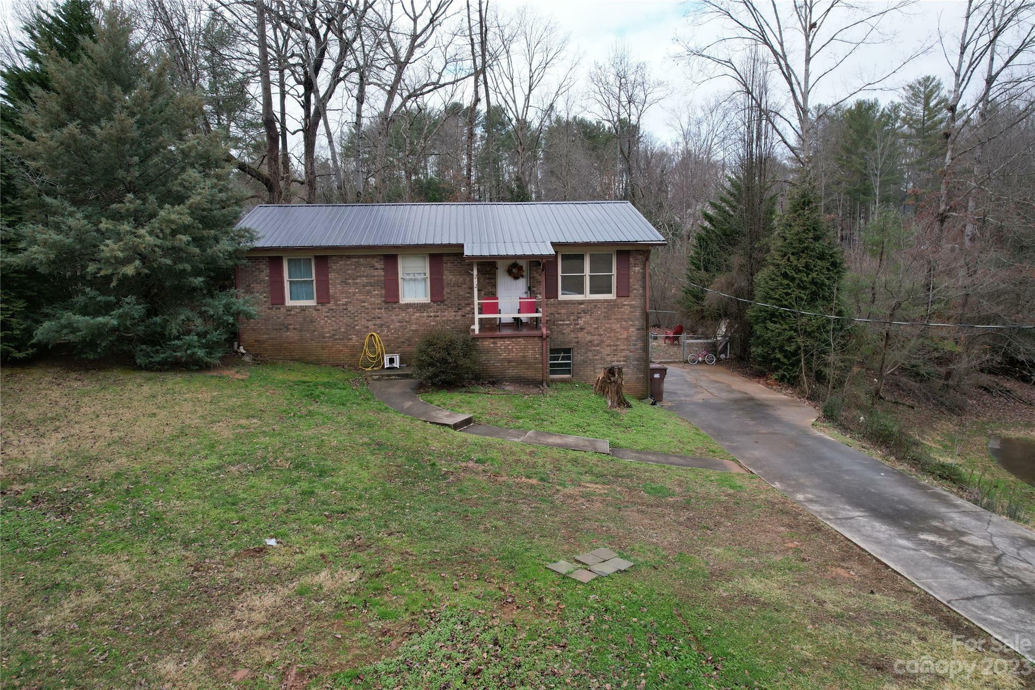 Property Photo:  212 Edgewood Circle  NC 28655 