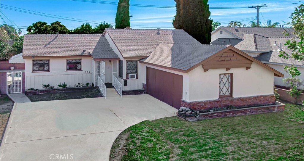 Property Photo:  305 W Oakmont Drive  CA 90640 