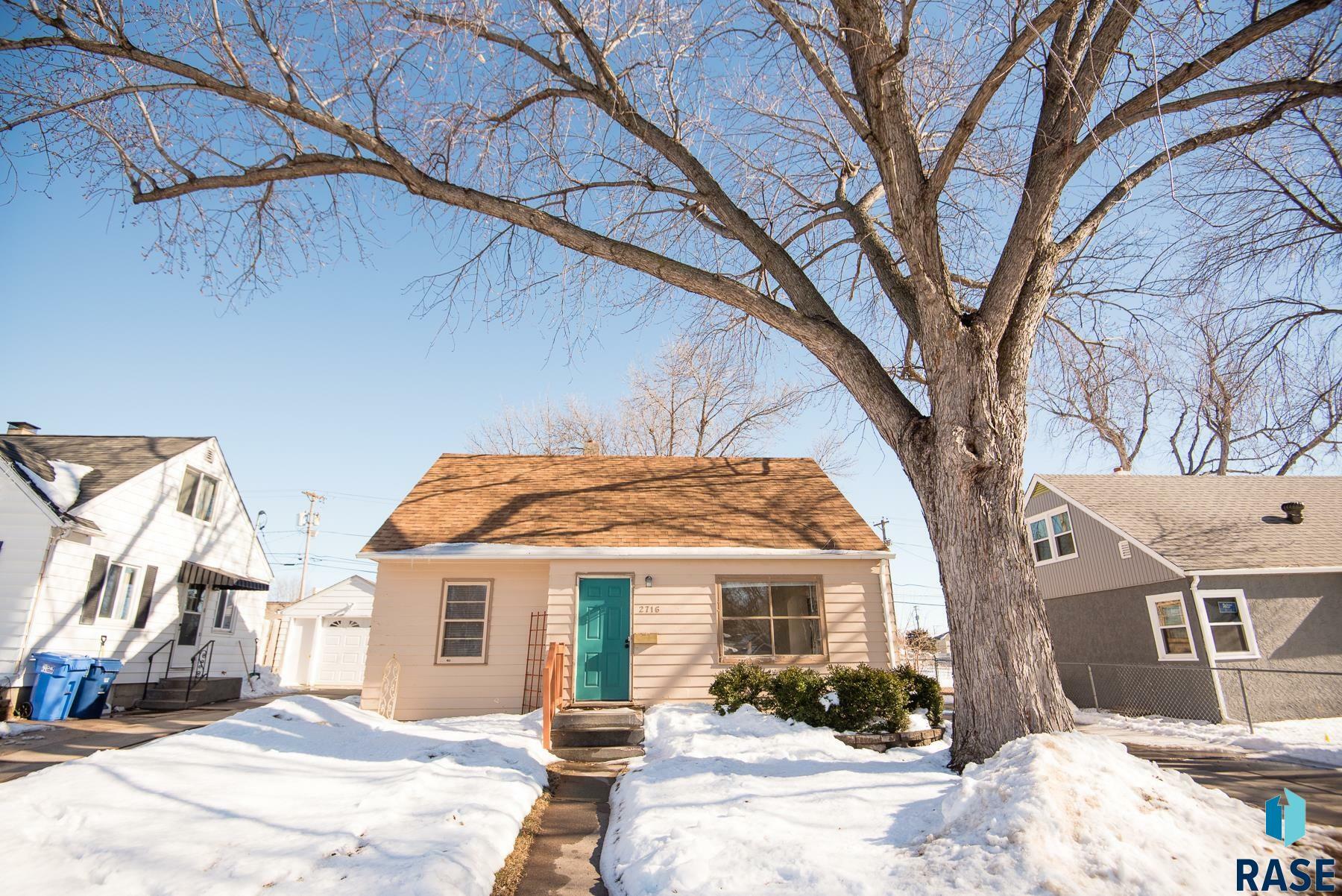 Property Photo:  2716 S Duluth Ave  SD 57105 