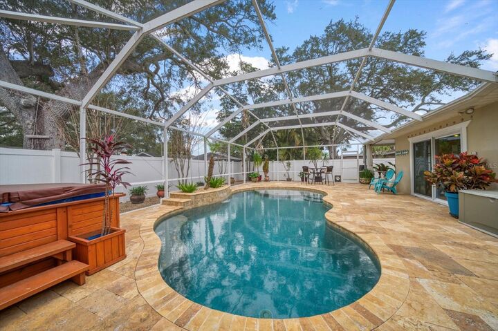 Property Photo: 2202 Lauren Drive FL 33774