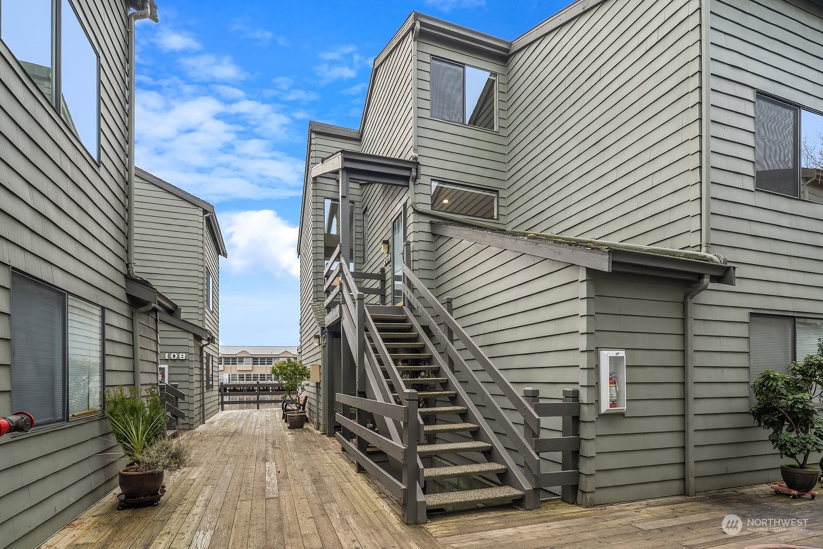 Property Photo:  7 Lake Bellevue Dr Avenue 209  WA 98005 