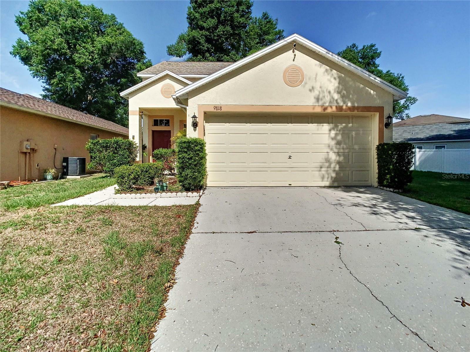 Property Photo:  9818 Morris Glen Way  FL 33637 