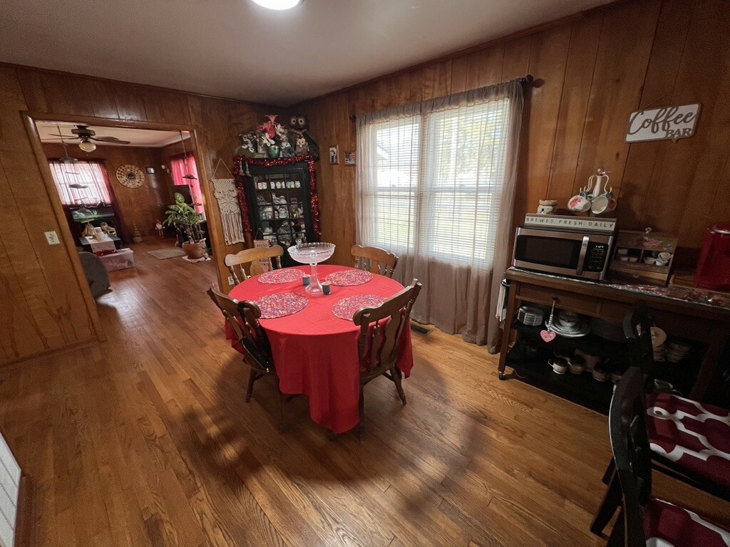 Property Photo:  207 College St N  TN 37318 