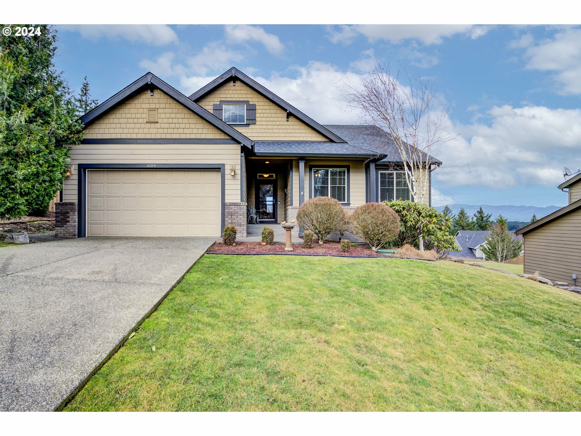 Property Photo:  809 NW 30th Ave  WA 98607 