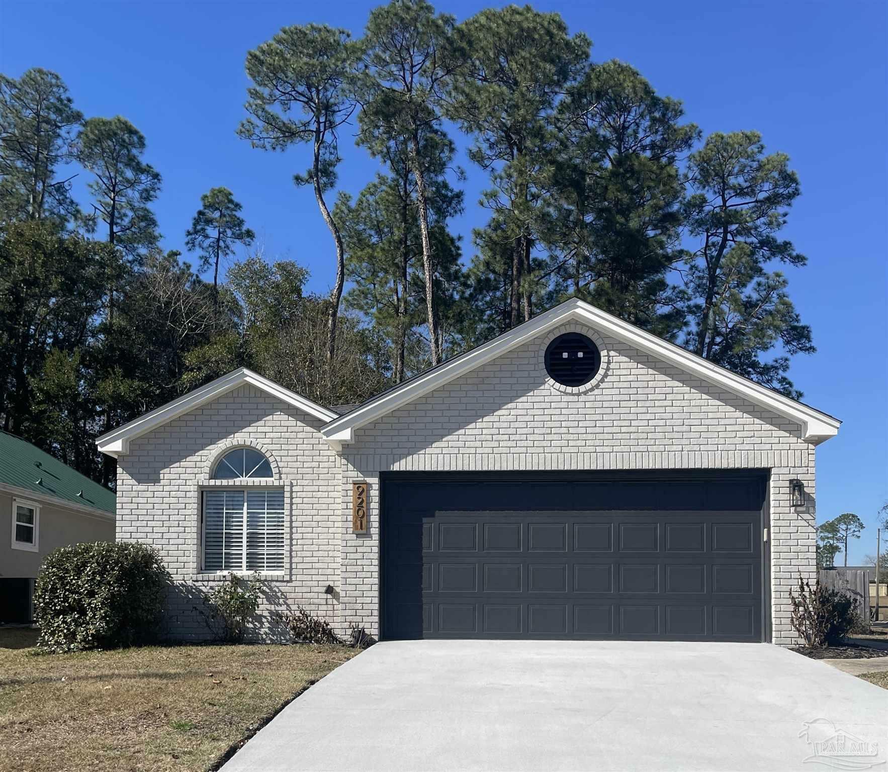 Property Photo: 9201 Stillbridge Ln FL 32514