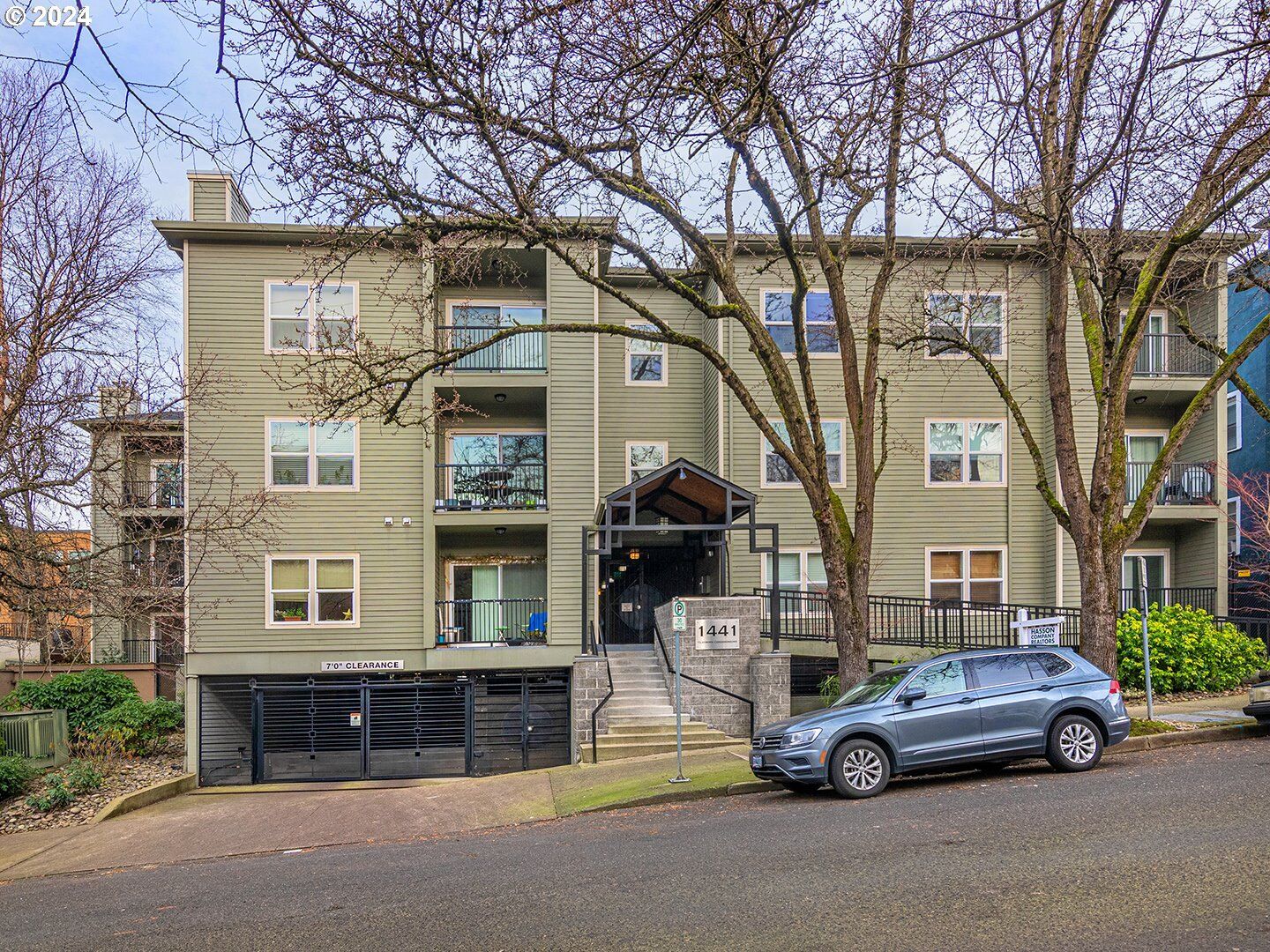 Property Photo: 1441 SW Clay St 205 OR 97201