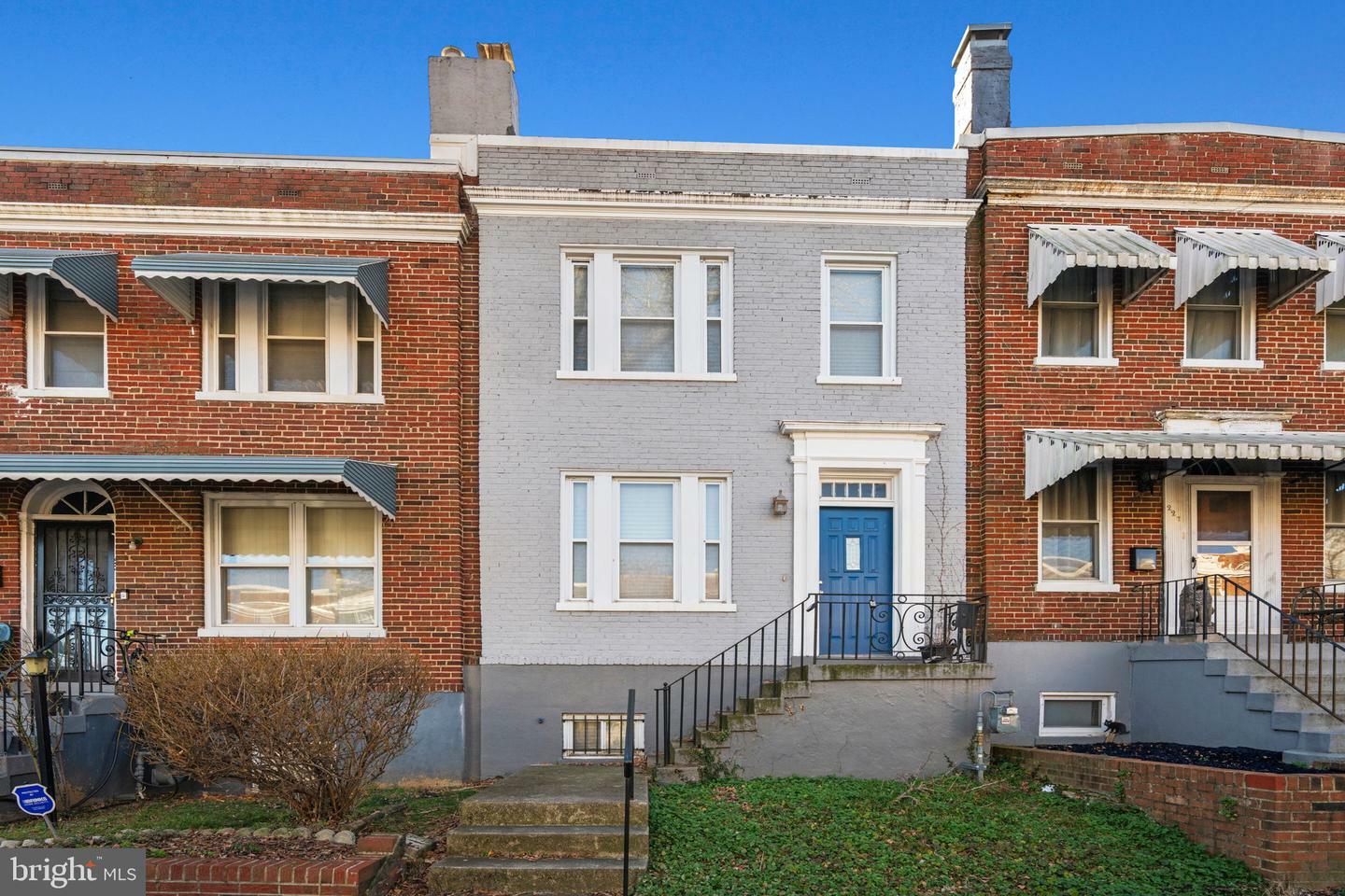 Property Photo:  229 Ascot Place NE  DC 20002 