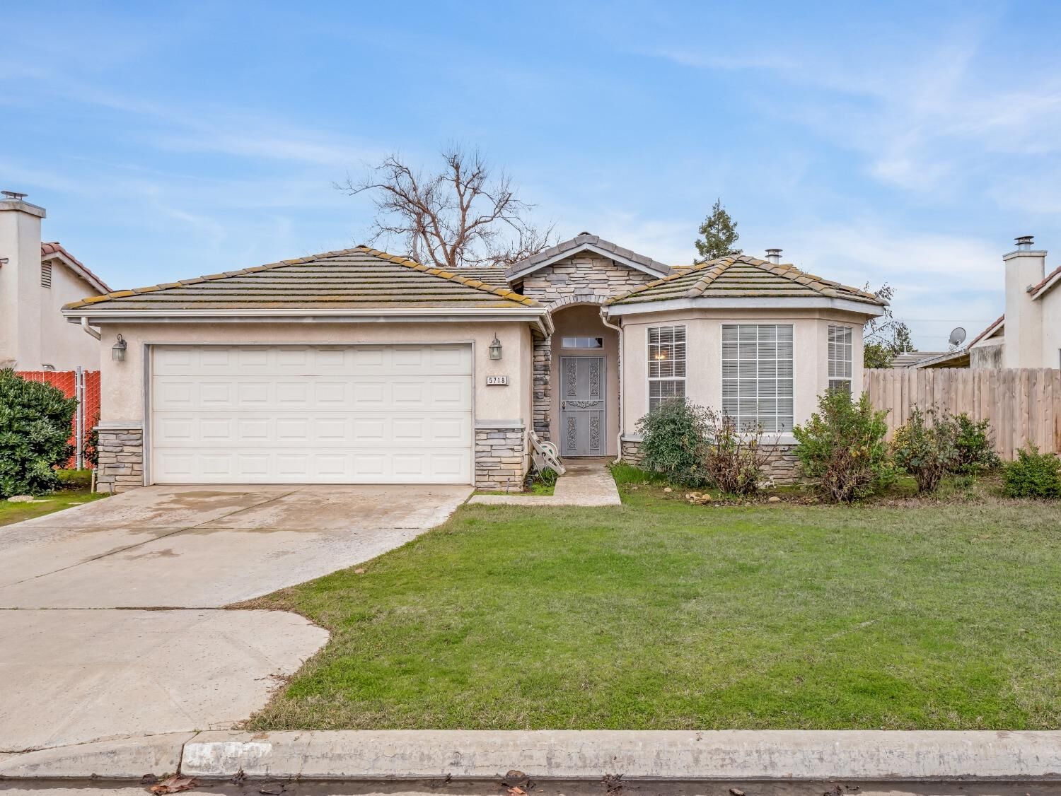 Property Photo:  5718 E Burns Avenue  CA 93727 