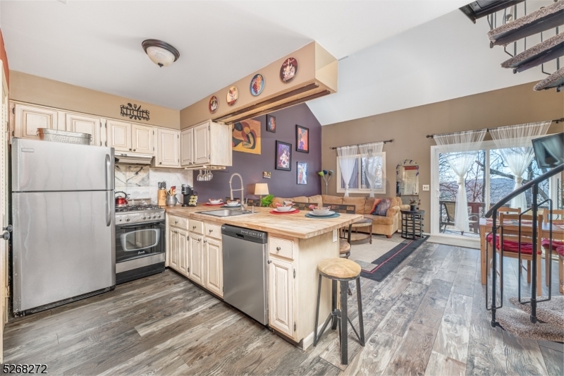 Property Photo: 2 Davos Dr 2 NJ 07462