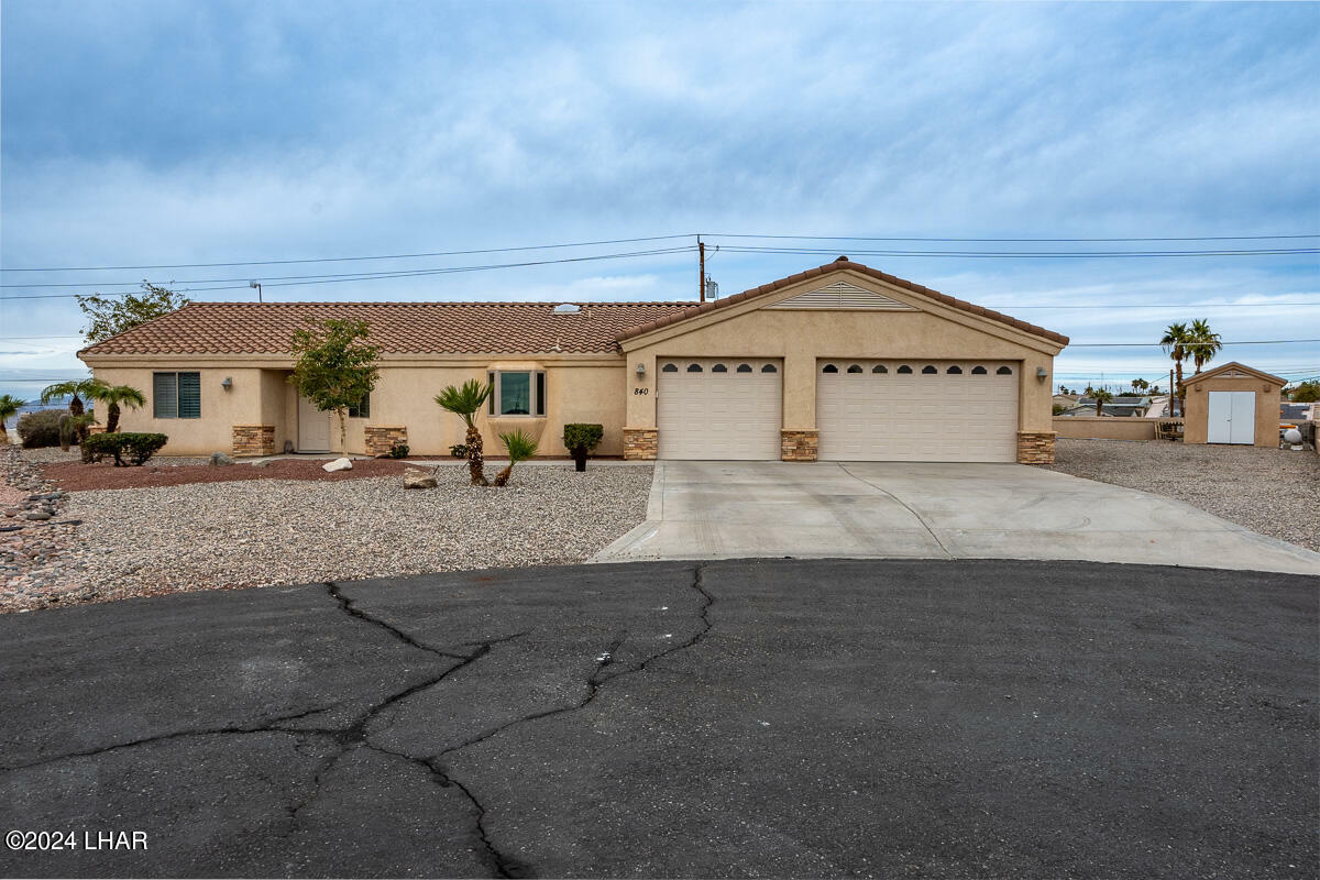 Property Photo:  840 Bluecrest Pl  AZ 86406 