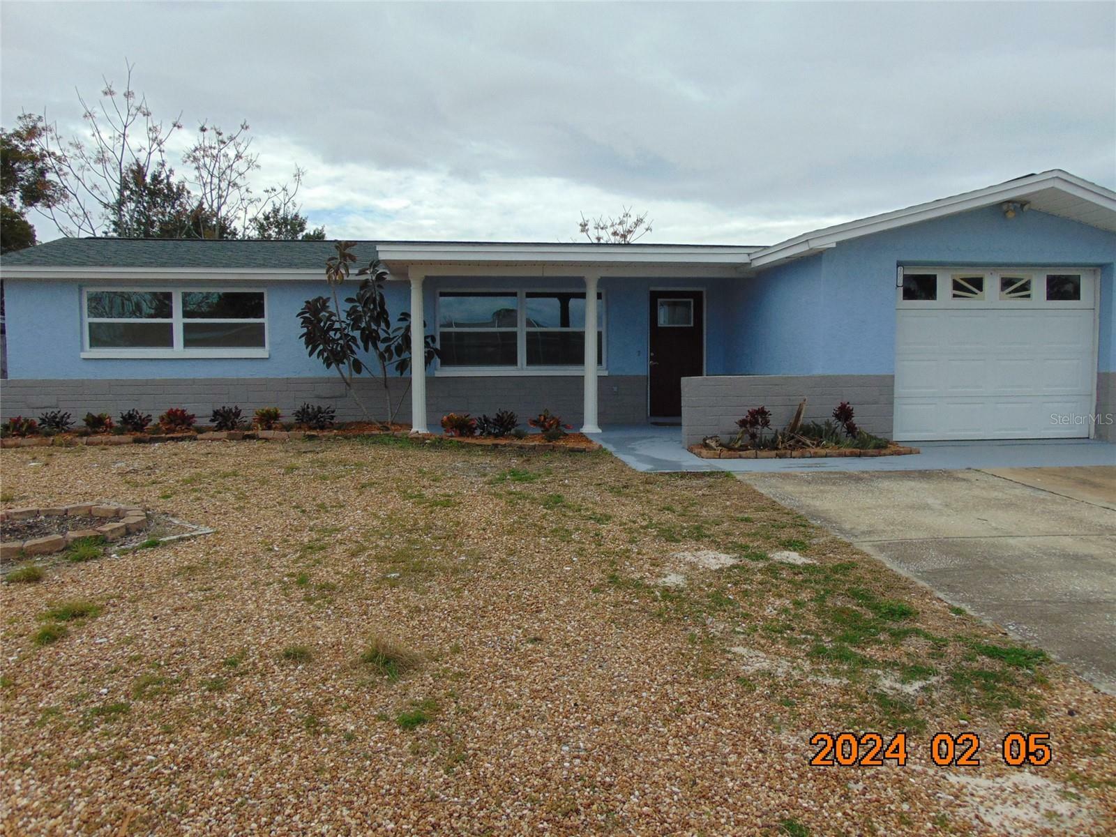 Property Photo:  7600 Sue Ellen Drive  FL 34668 