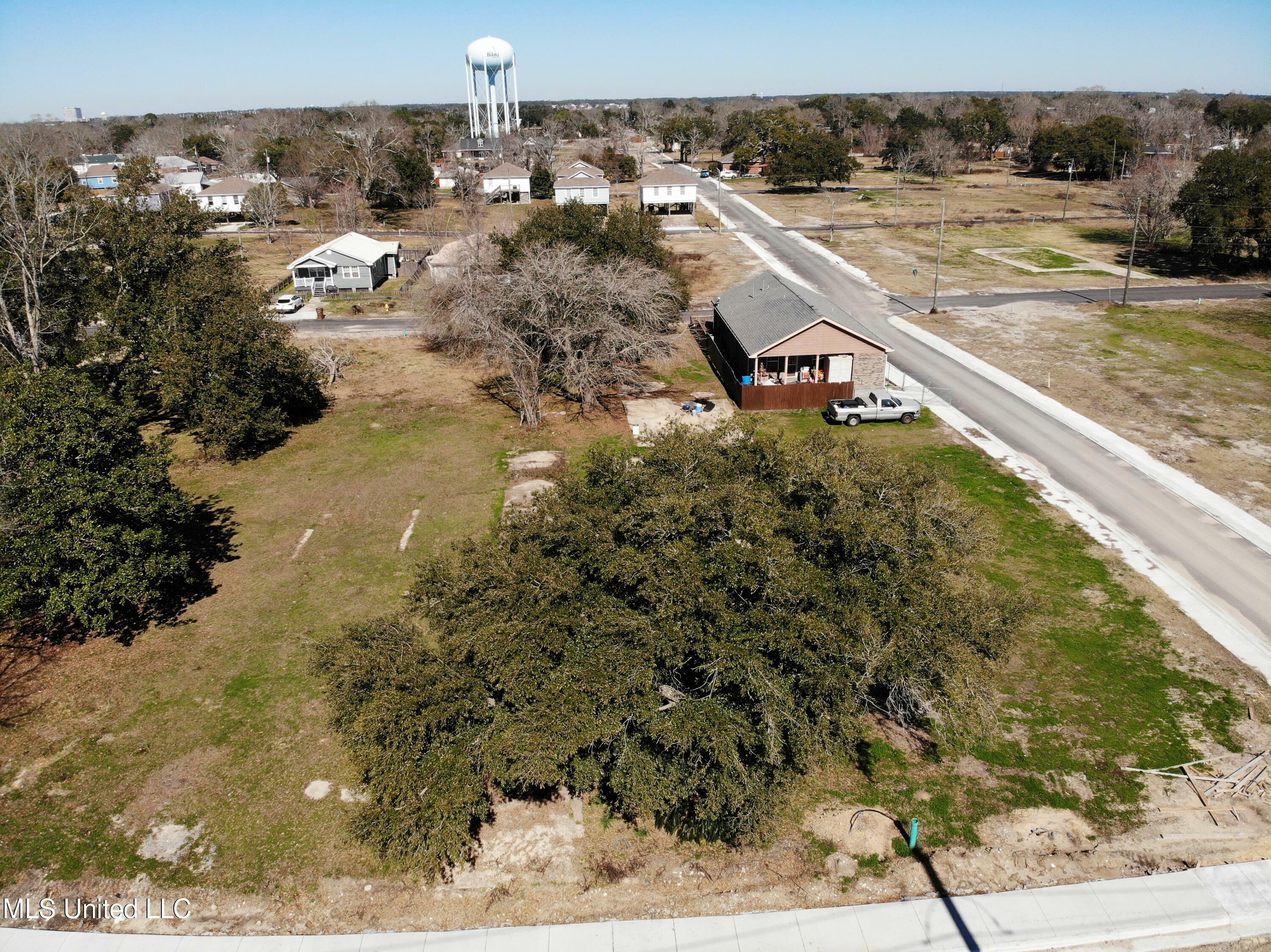 Property Photo:  404 Howard Avenue  MS 39530 