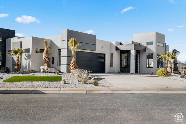 Property Photo: 1560 W Torrey Pines Rd UT 84737