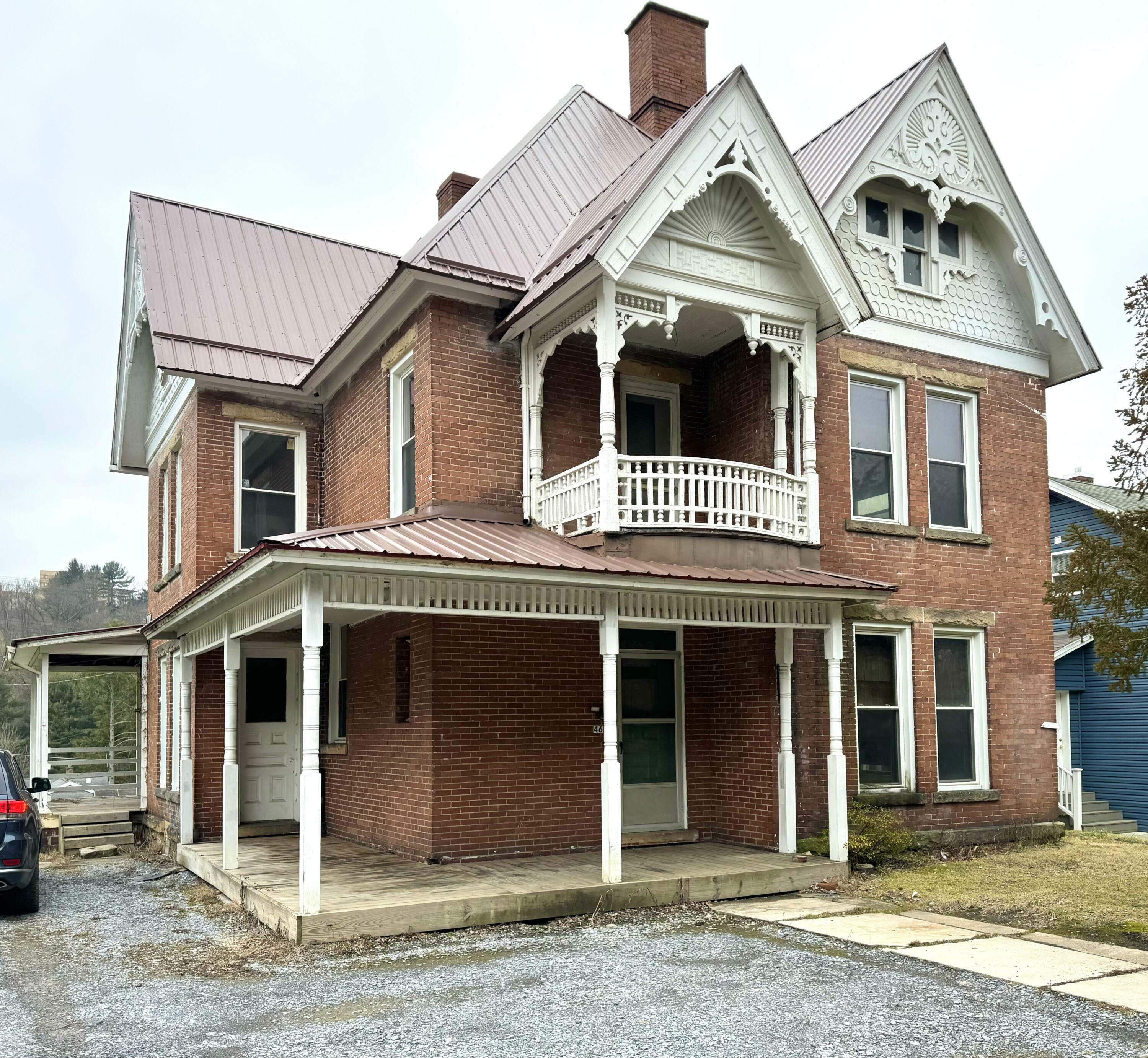 Property Photo:  46 S White St  PA 15825 