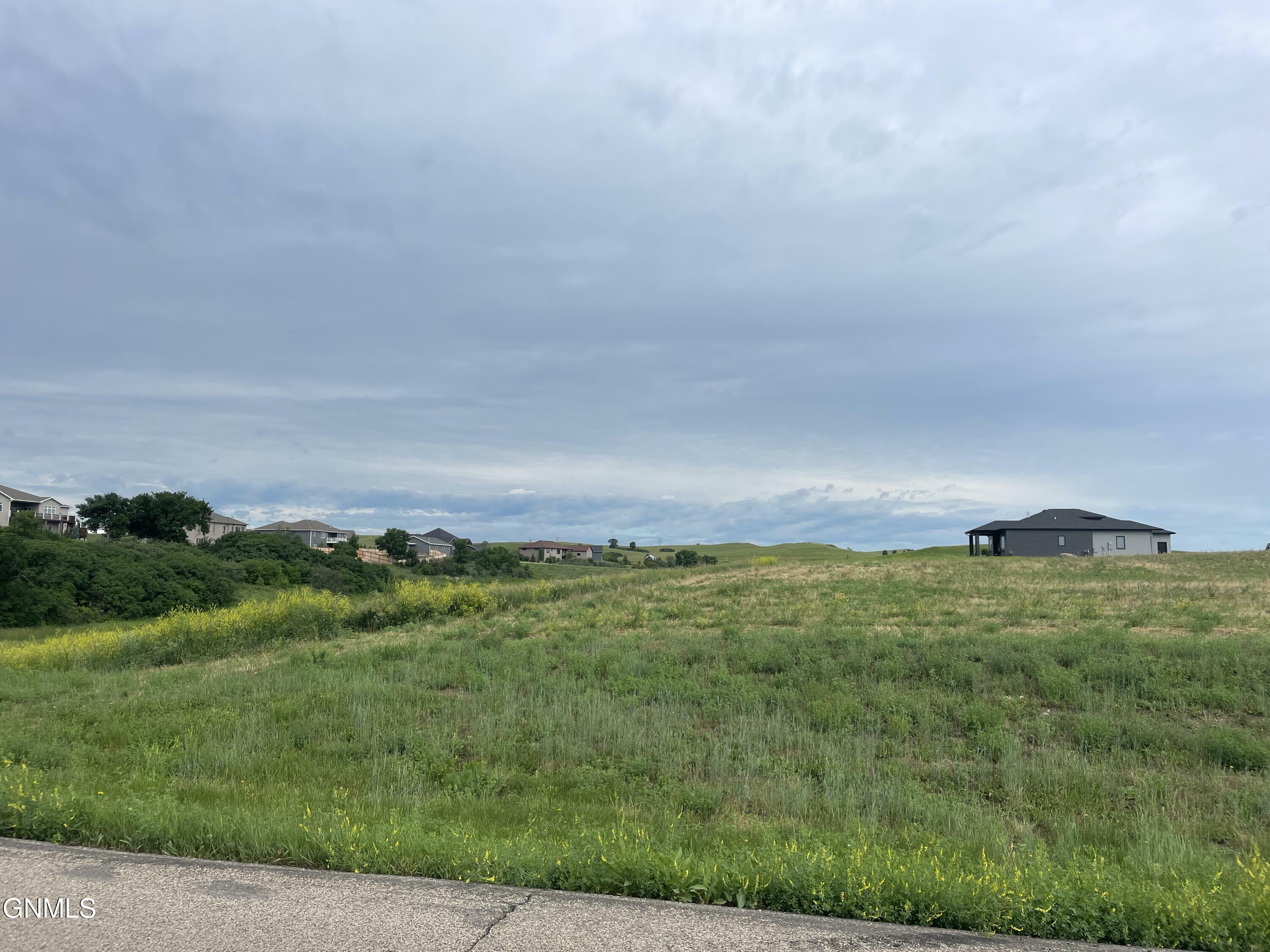 Property Photo:  1030 Parker Ranch Road  ND 58503 
