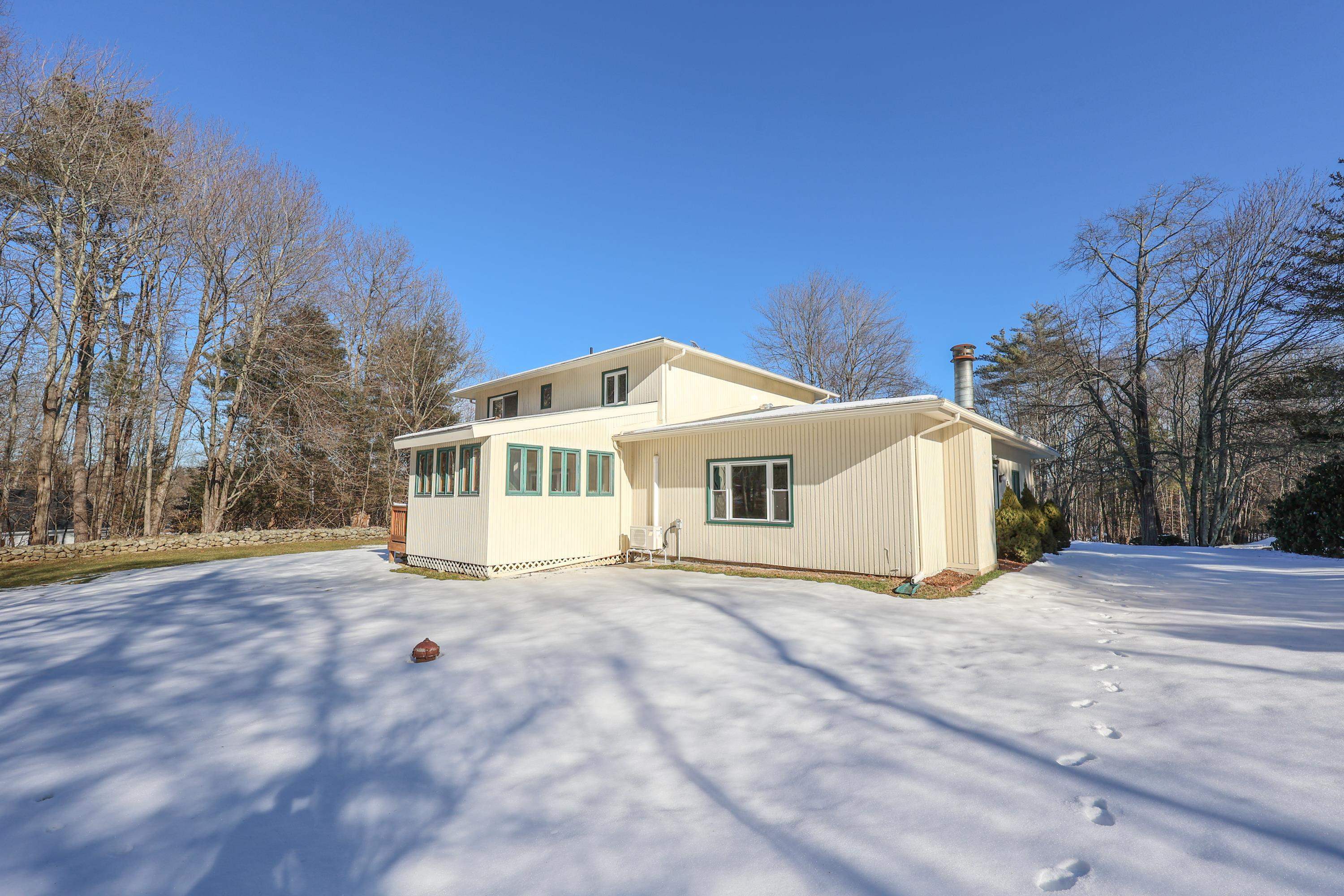 Property Photo:  11 Quincy Drive  NH 03110 