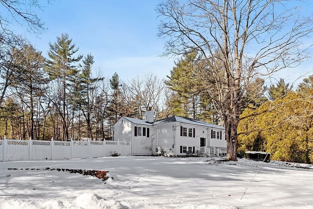 Property Photo:  5 Gifford Ln  MA 01824 