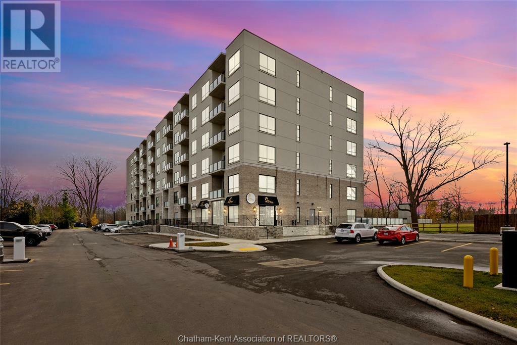 Photo de la propriété:  364 Grand Avenue East 313  ON N7L 1W6 