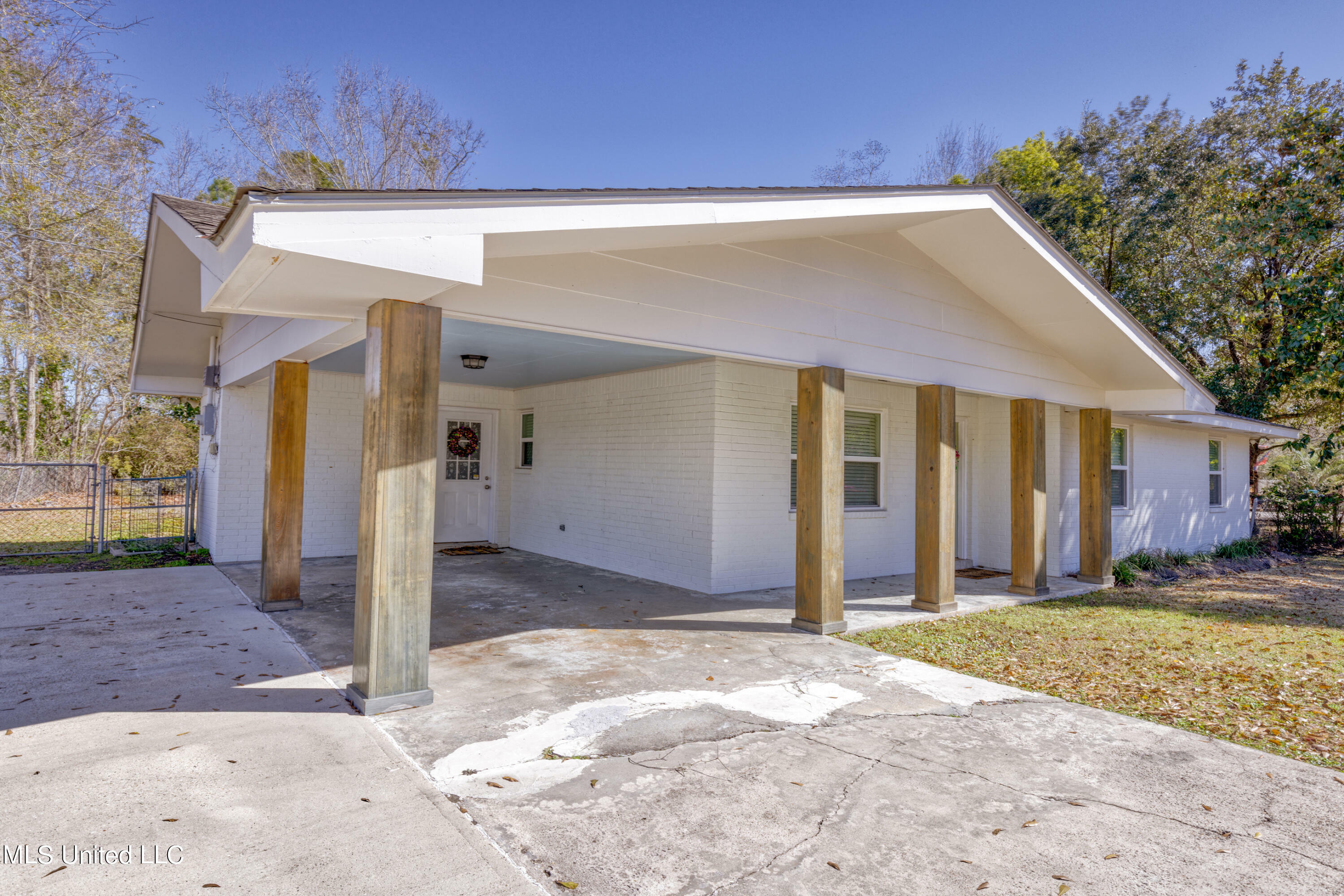 Property Photo:  448 Sandy Street  MS 39576 