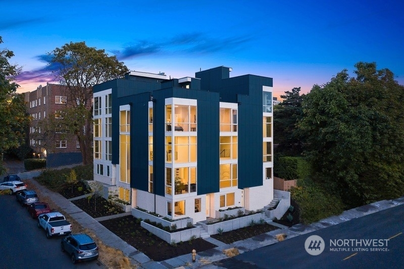 Property Photo:  1509 E Olive Street  WA 98122 
