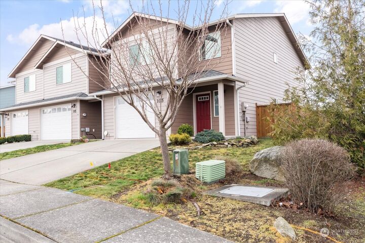 Property Photo:  105 NE Melrose Drive  WA 98277 