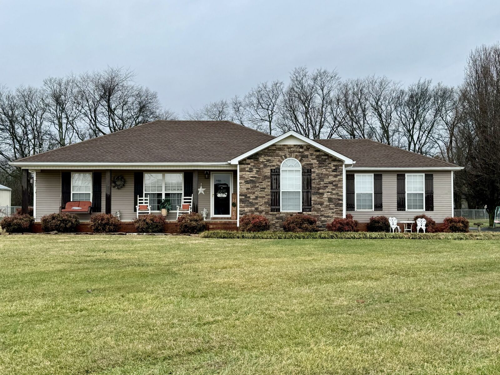 Property Photo: 105 Sandy Rd TN 37180