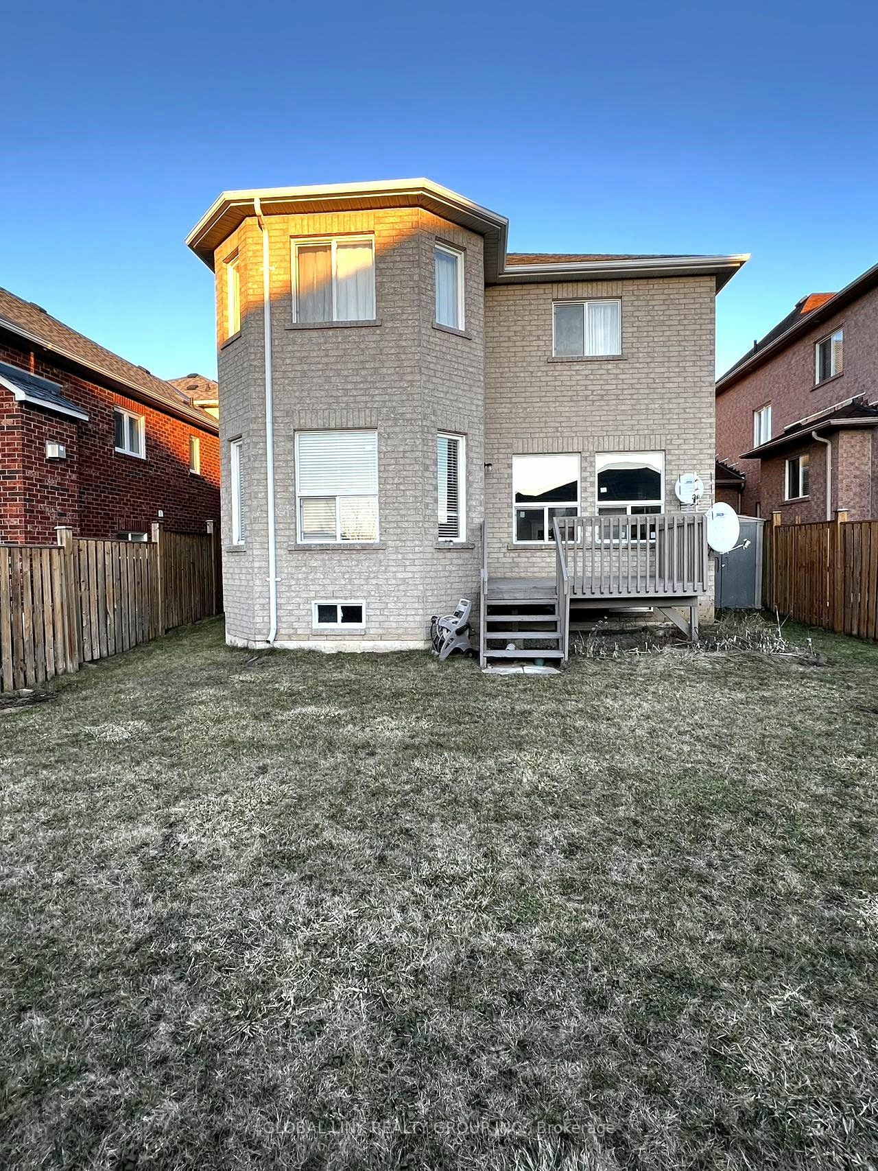 Property Photo:  32 Dunnet St  ON L3S 4R6 