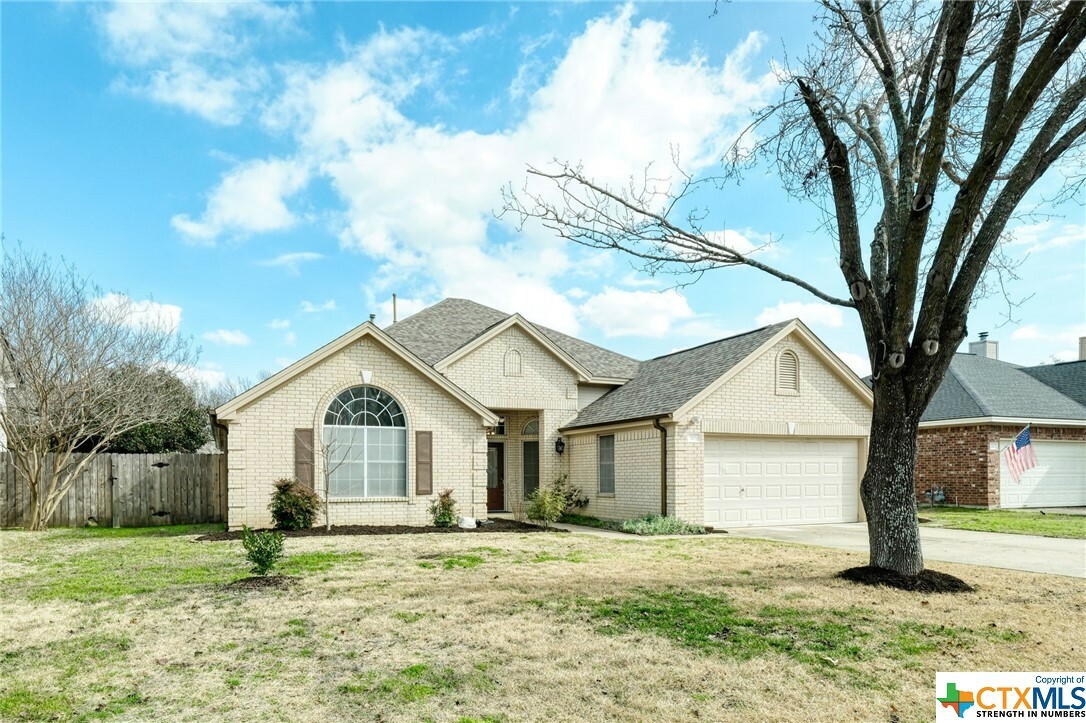 Property Photo:  305 Thunderbay Drive  TX 78626 