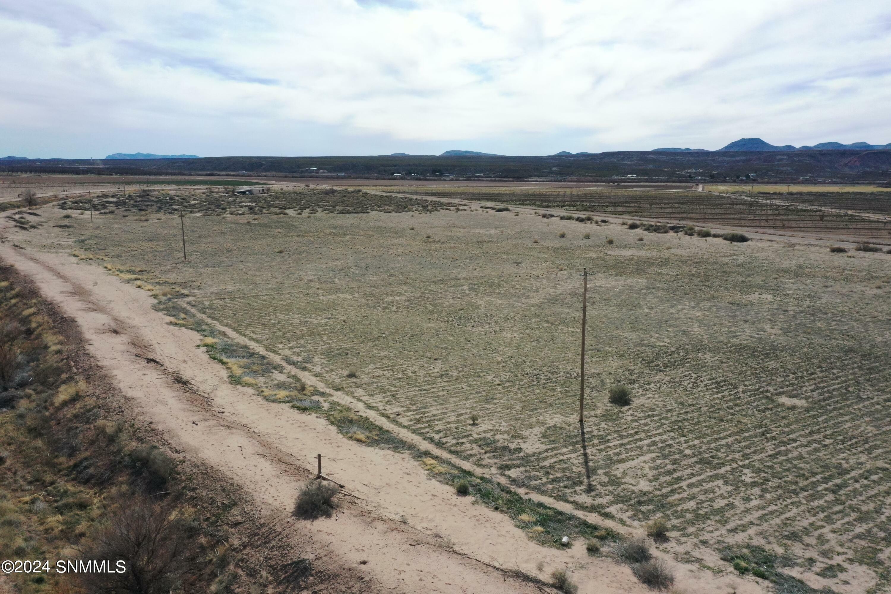 Property Photo:  811 County Rd E-008  NM 87940 