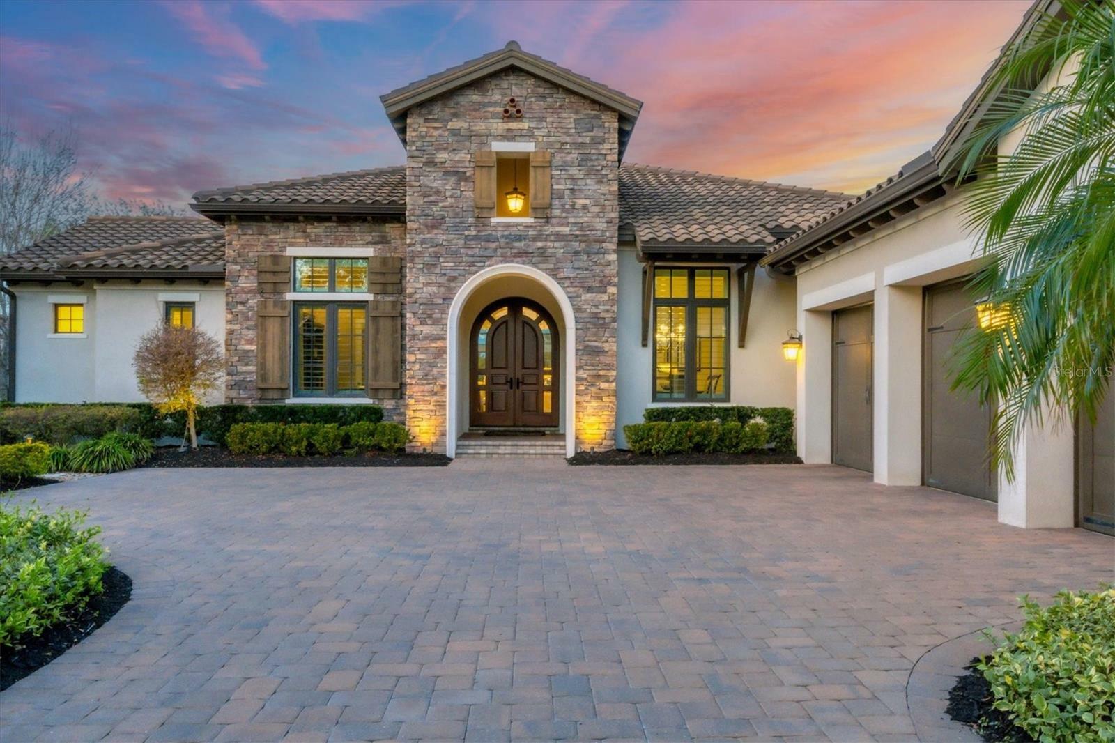 Property Photo: 8355 Catamaran Circle FL 34202