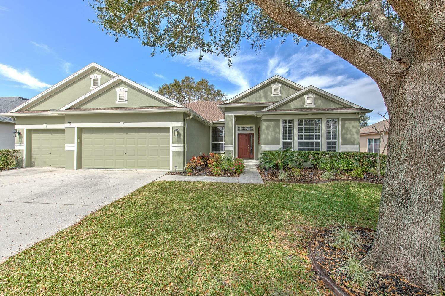 Property Photo:  12404 Riverglen Drive  FL 33569 