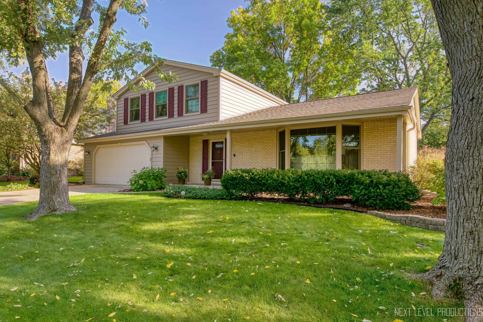 Property Photo:  808 Iroquois Avenue  IL 60563 