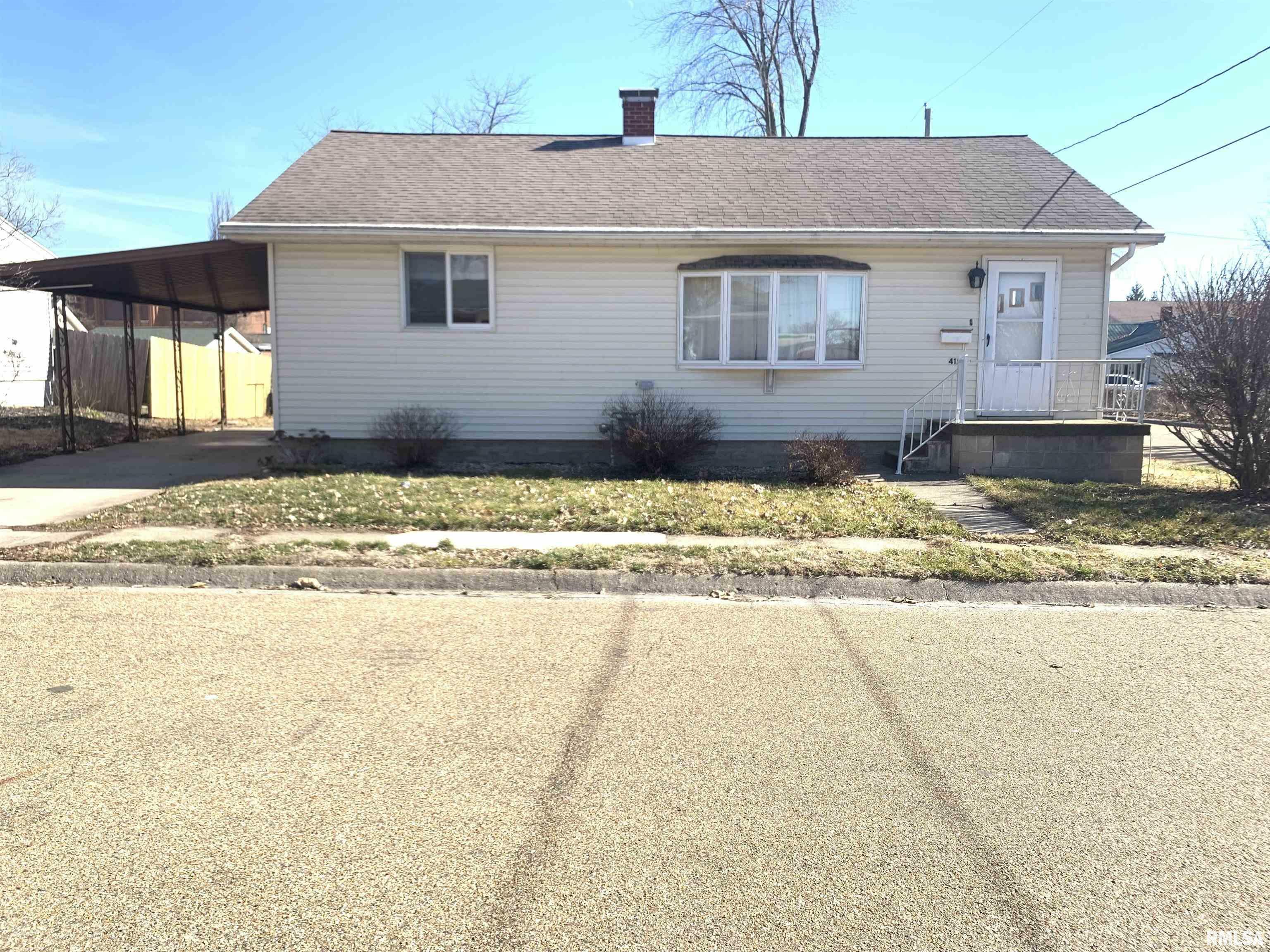 415 S Maple Street  Lewistown IL 61542-0000 photo