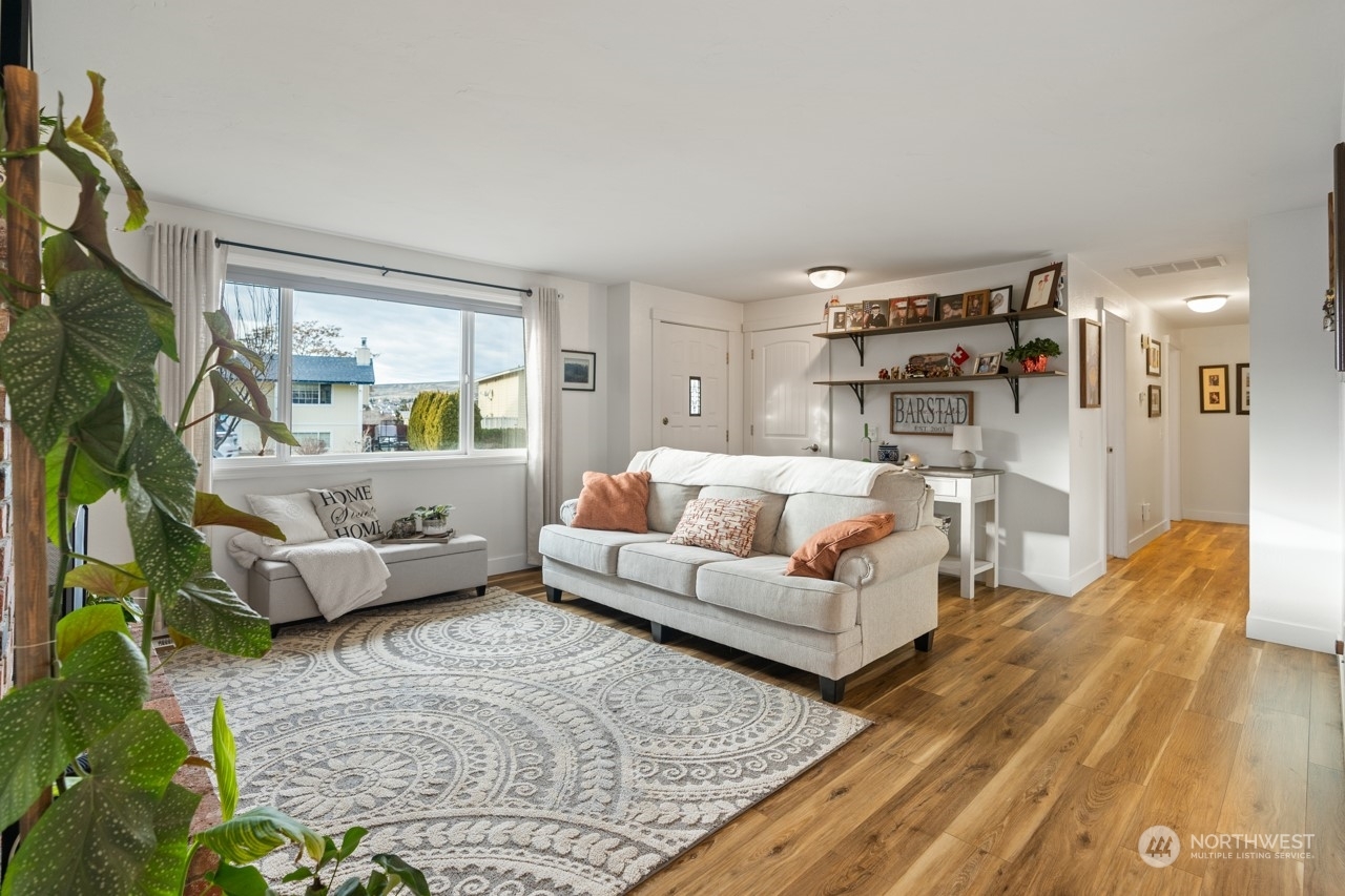 Property Photo: 224 Nob Hill Drive WA 98823
