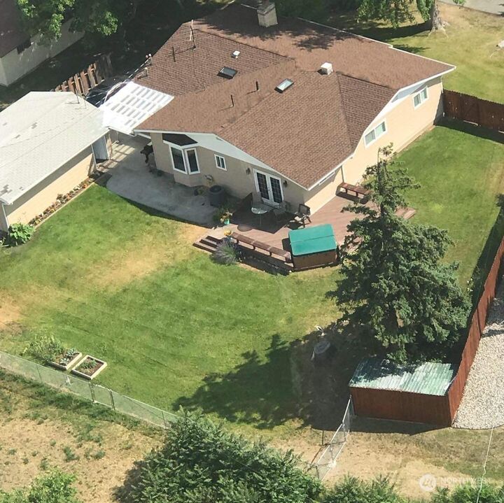 Property Photo:  1127 Central Avenue  WA 98844 