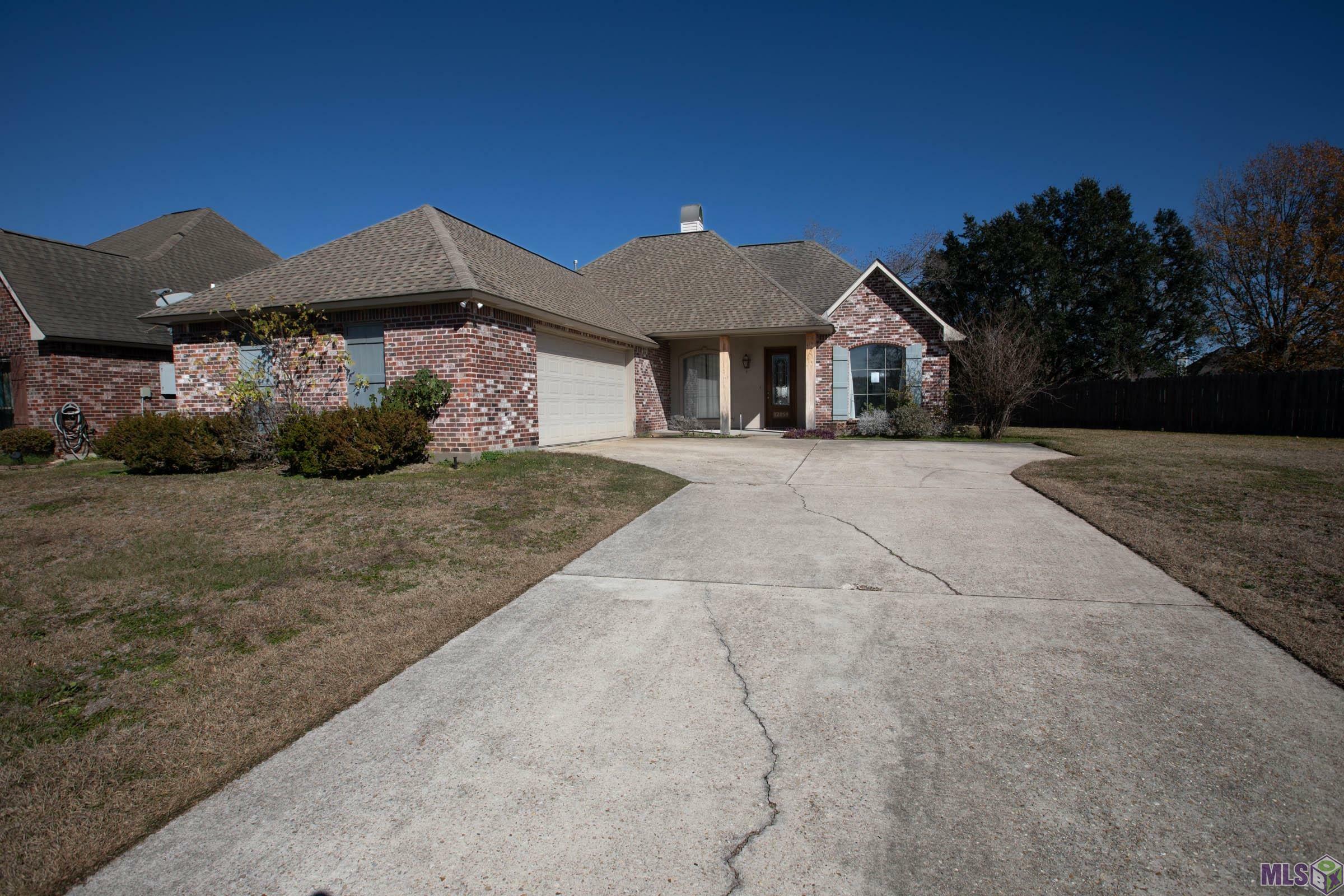 Property Photo: 12859 Murlin Ave LA 70817
