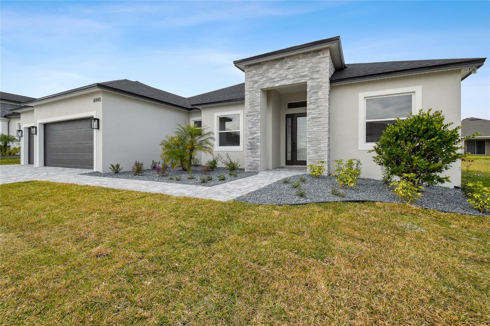 Property Photo: 6941 Bentridge Dr FL 33813