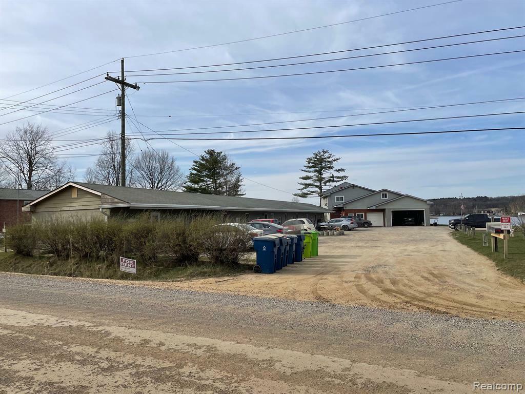 Property Photo: 9470 Pontiac Lake Road MI 48386 1678