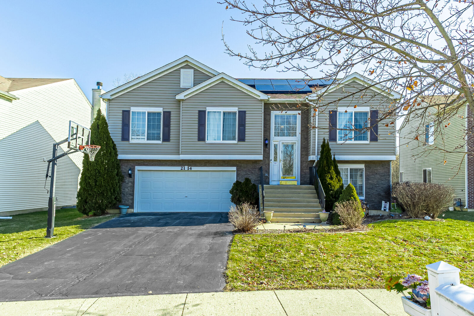 Property Photo: 2114 Ione Lane IL 60503