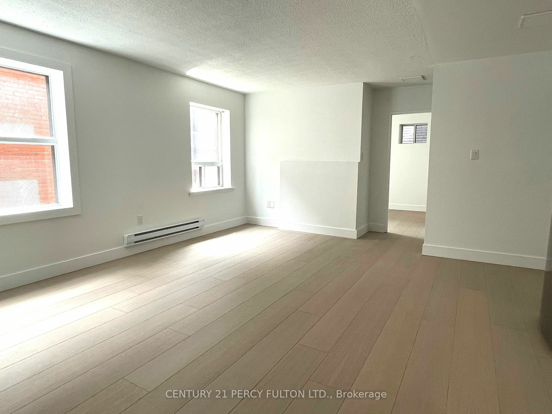 Photo de la propriété:  2373 Bloor St W 8  ON M6S 1P6 