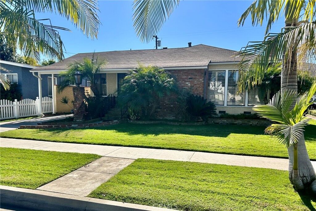 Property Photo:  5850 E Killdee Street  CA 90808 
