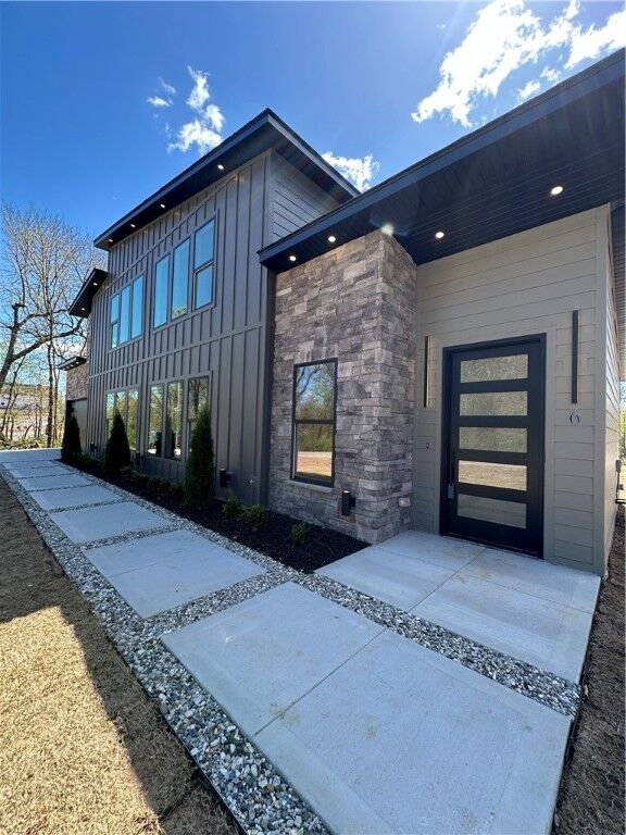 Property Photo:  6 Muthill Lane  AR 72715 