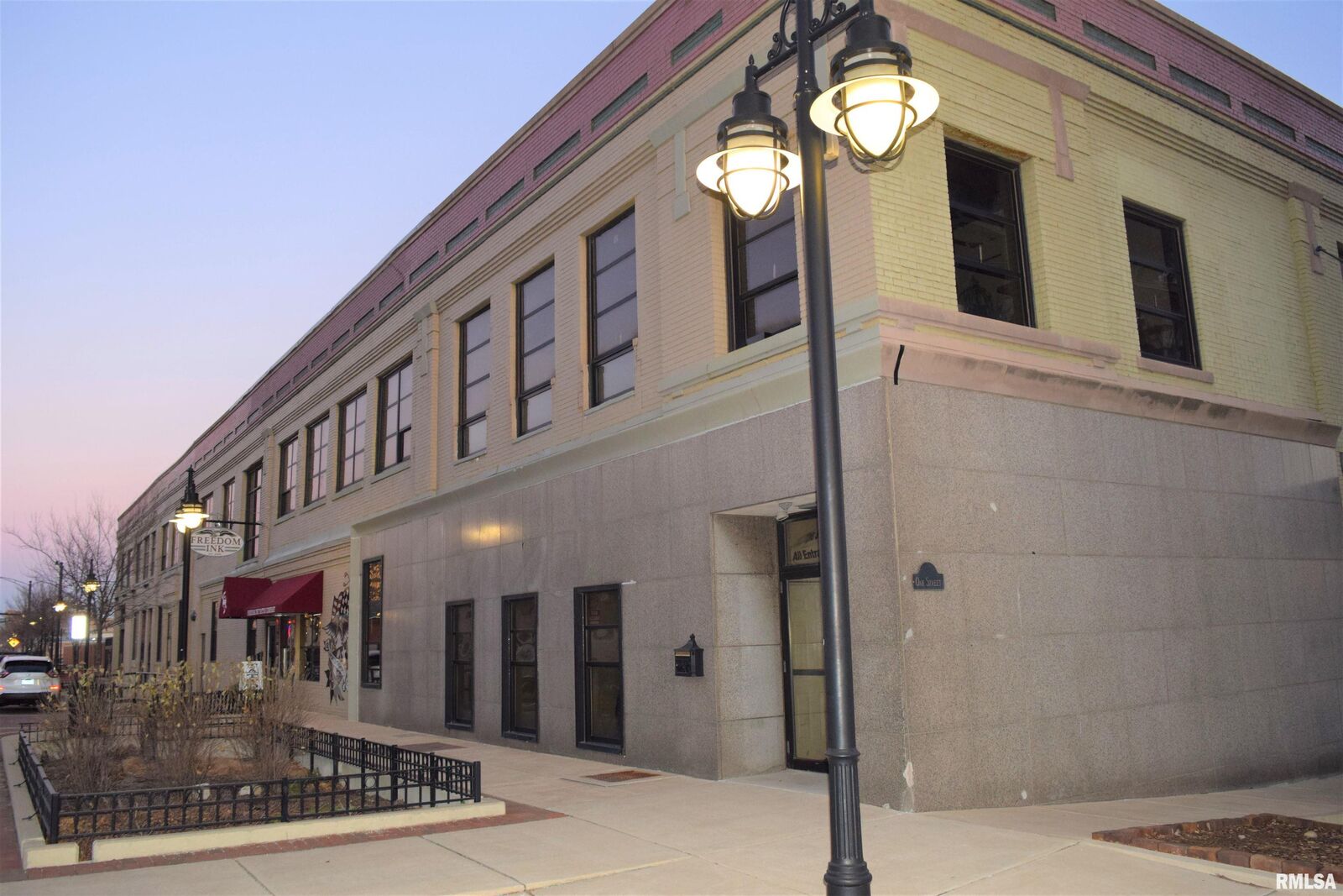 Property Photo:  736 SW Washington Street 2D2  IL 61602 
