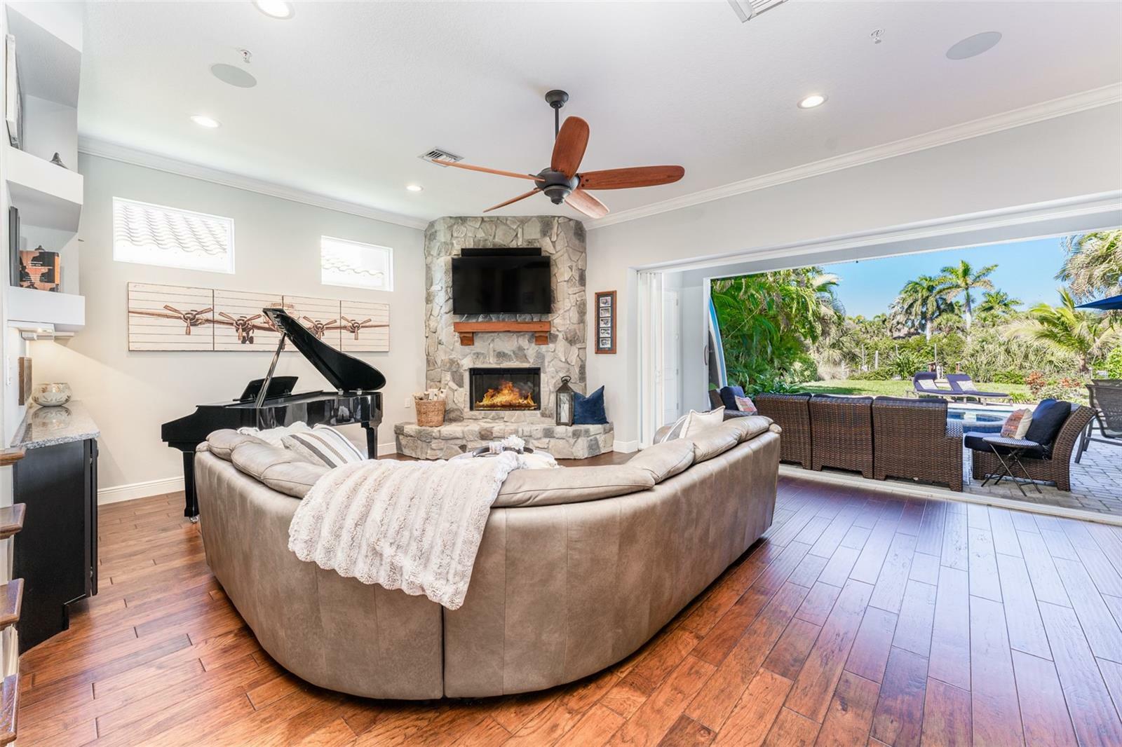 Property Photo: 4409 5th Avenue NE FL 34208