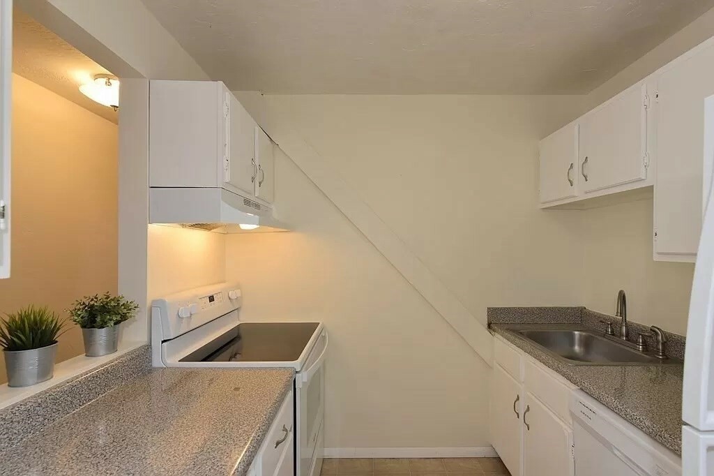 Property Photo:  926 Southbridge St 16  MA 01610 