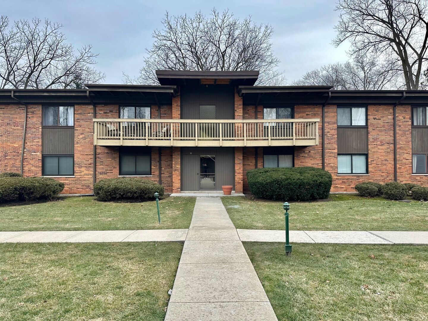 Property Photo:  481 Duane Terrace A1  IL 60137 